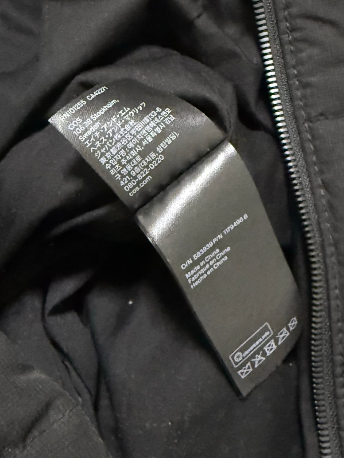 코스 퀼티드 메신저백 립스탑 블랙 상품이미지2