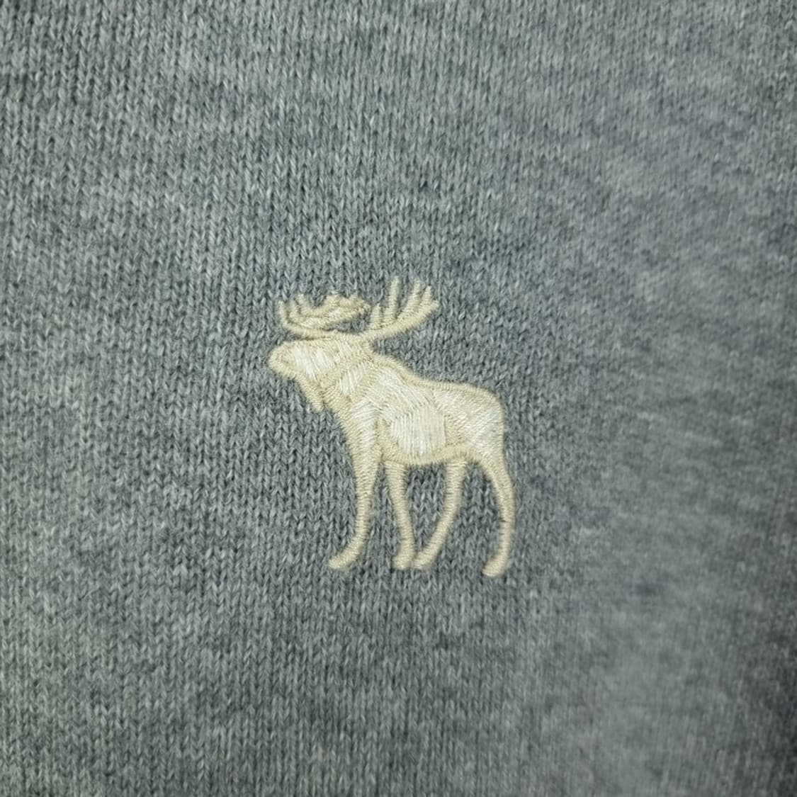 [아베크롬비] 로고 자수 브이넥 니트 그레이 M18518 상품이미지6