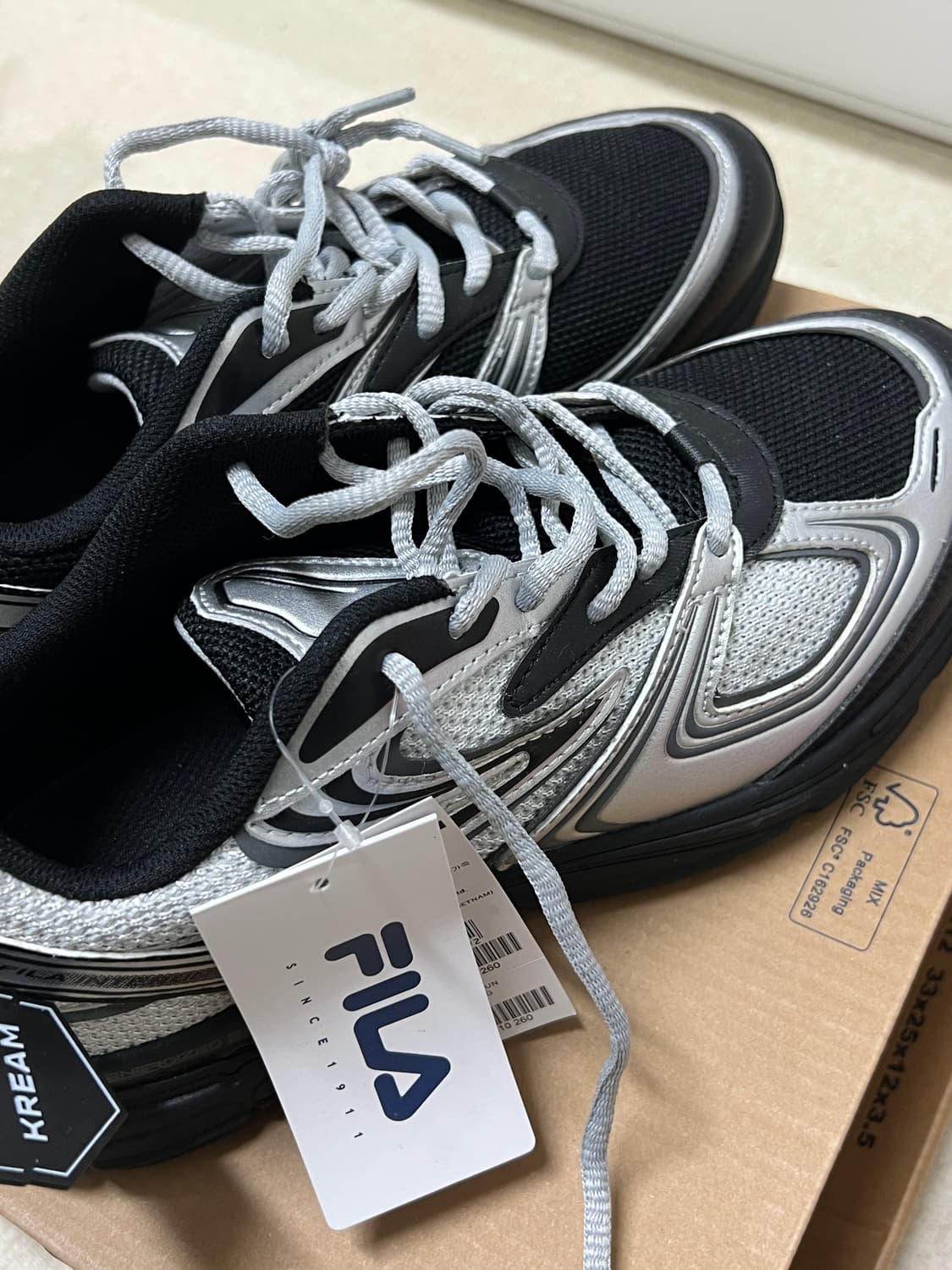 휠라 인터런 블랙실버 운동화 260 상품이미지1