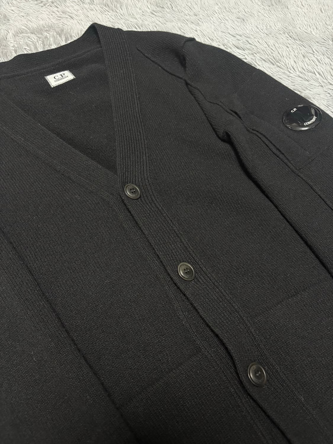 CP컴퍼니 렌즈 와펜 울 니트 가디건 상품이미지1