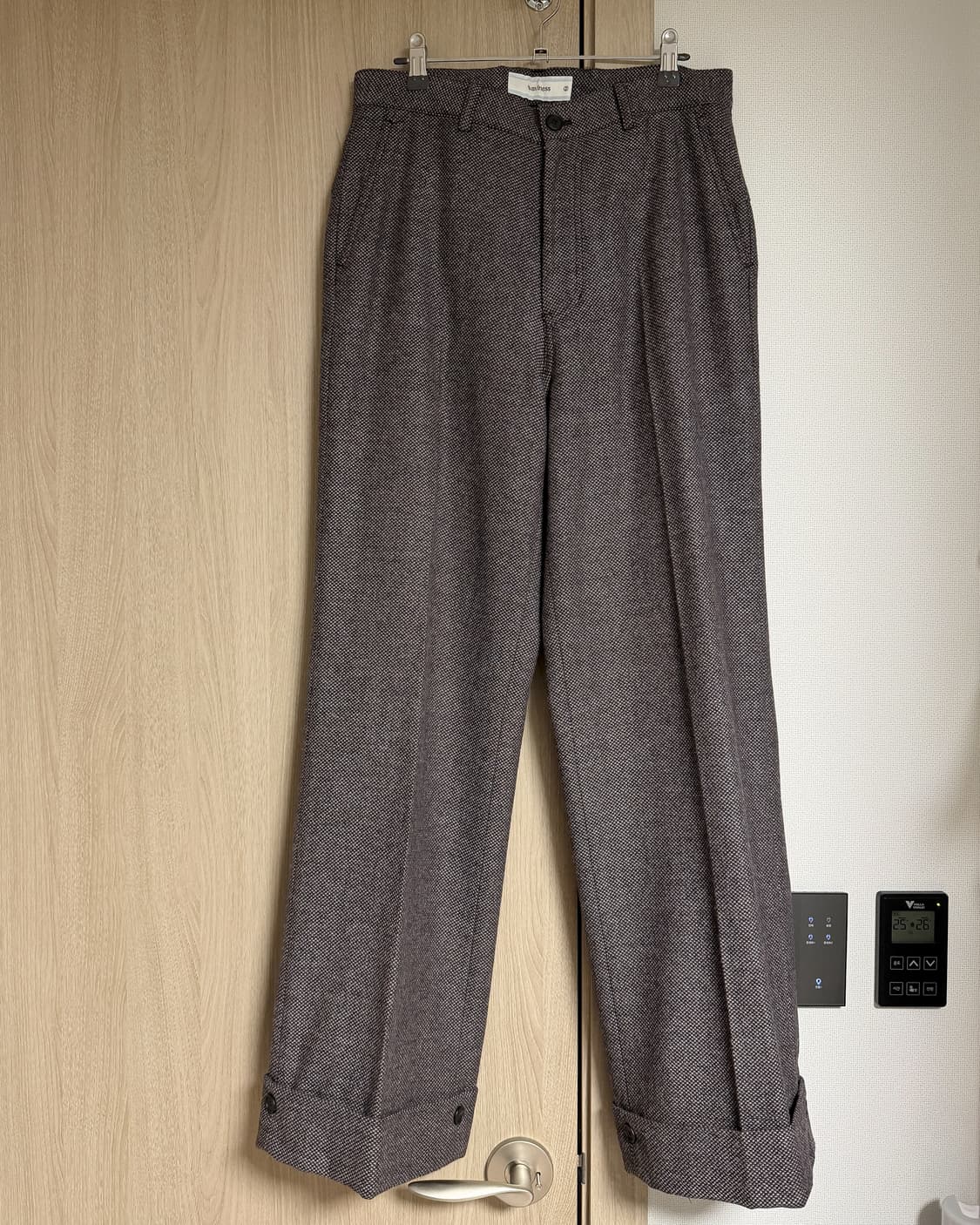 웨이비니스 턴업 포인트 슬랙스 그레이 브라운2 상품이미지3