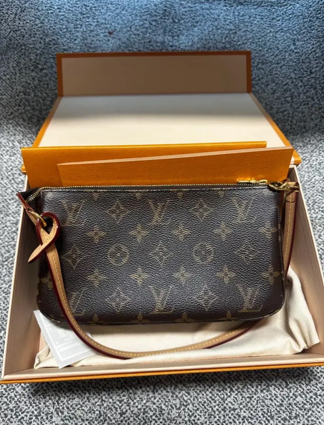 루이비통 포쉐트 악세수아 nm 상품이미지1