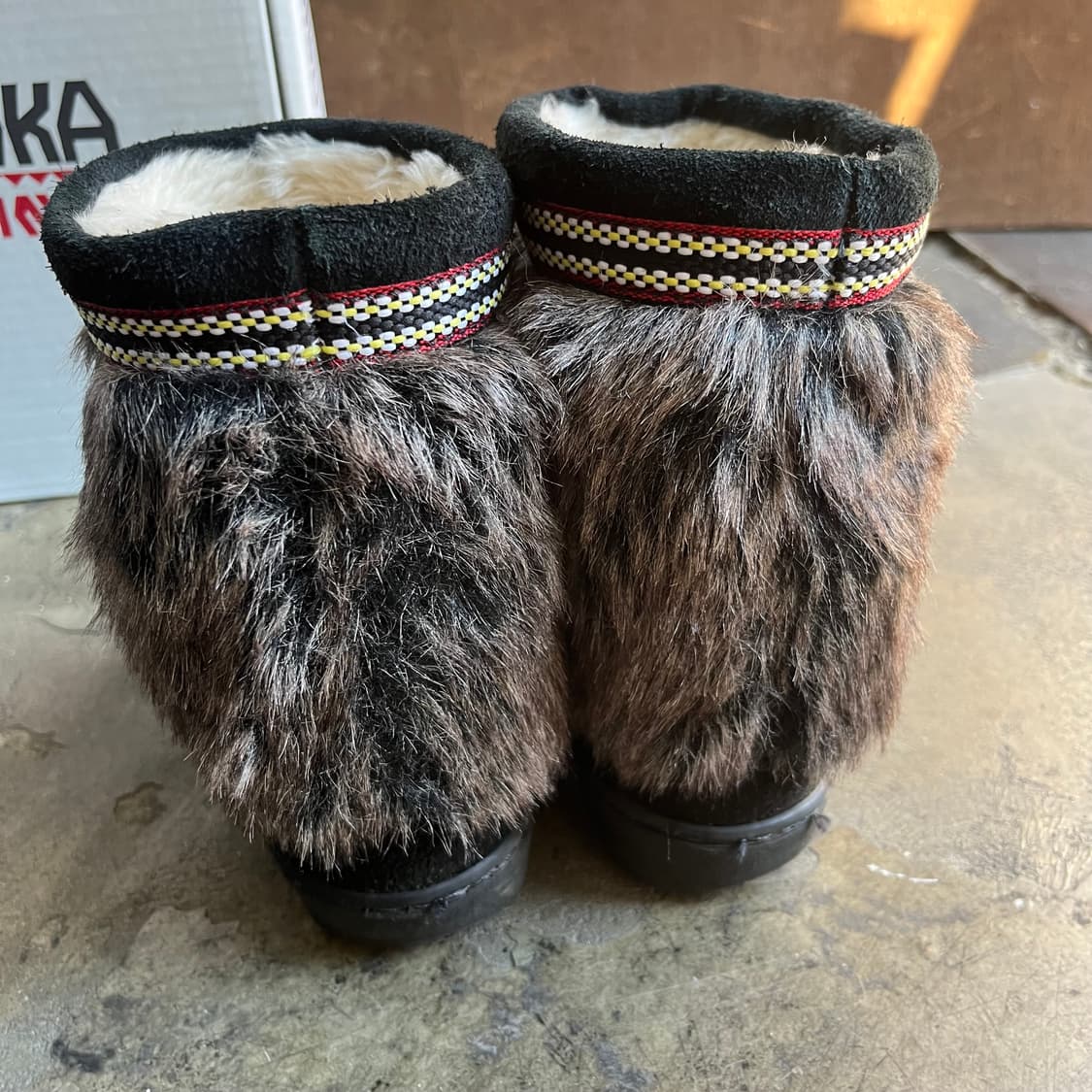 미네통카 퍼 비즈 미들 부츠 상품이미지7