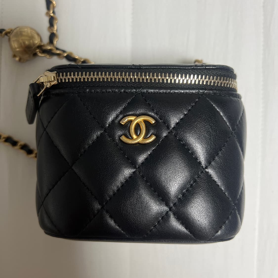 샤넬 정사각 골드볼 베니티 31번대 램스킨 블랙 상품이미지7