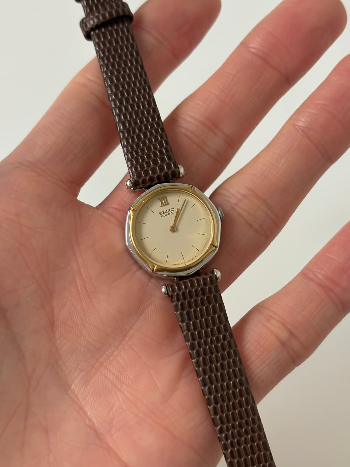 1980s Gold Bezel Ladies Quartz 상품이미지1