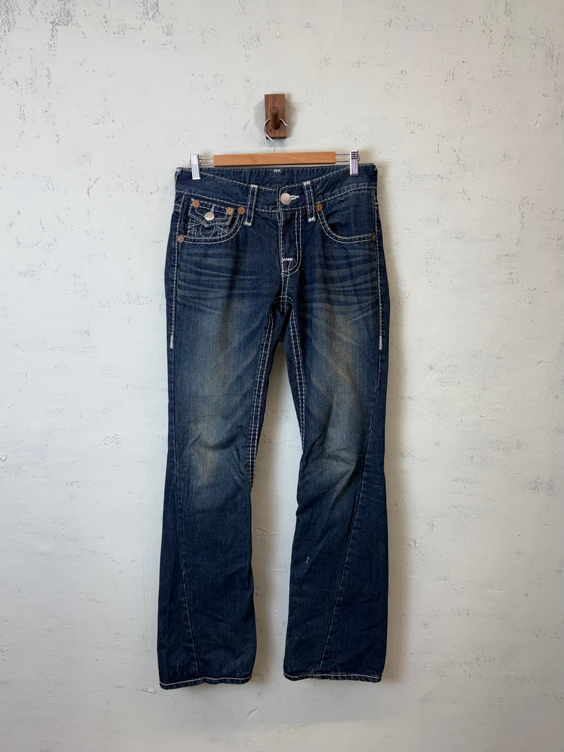 트루릴리전 빈티지 워싱 부츠컷 데님 상품이미지1