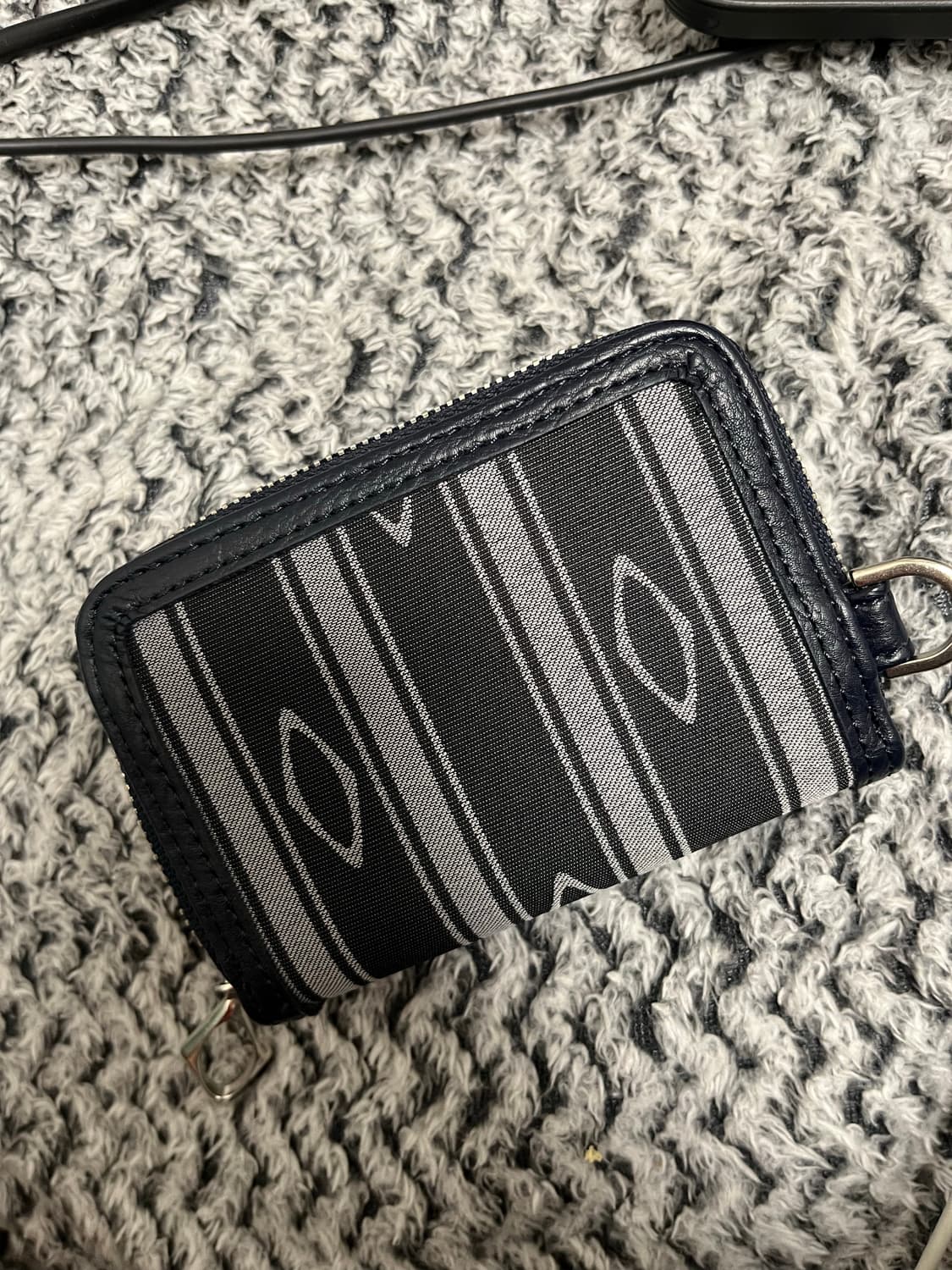 미스치프 JACQUARD ZIP-AROUND WALLET-BLACK 상품이미지1
