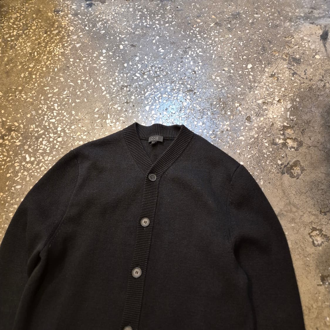 (Asia-L.착샷잇음)COS 블랙 니트가디건  상품이미지8