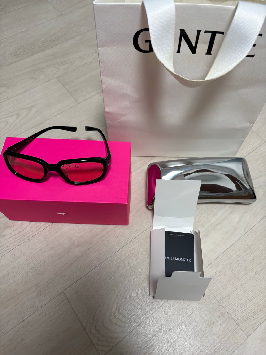 젠틀몬스터 노이저 블랙색상 상품이미지1