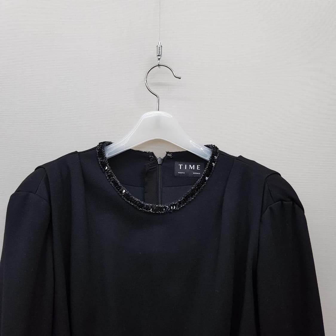 한섬 타임 22FW 넥 스팽글 원피스 M사이즈 상품이미지2