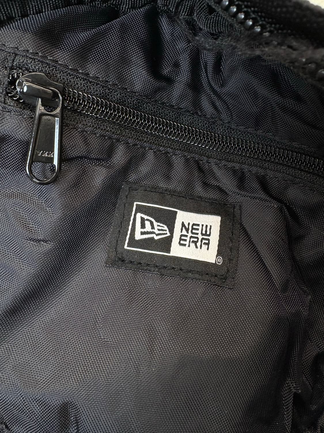 뉴에라 캐리어 백팩 블랙 상품이미지6