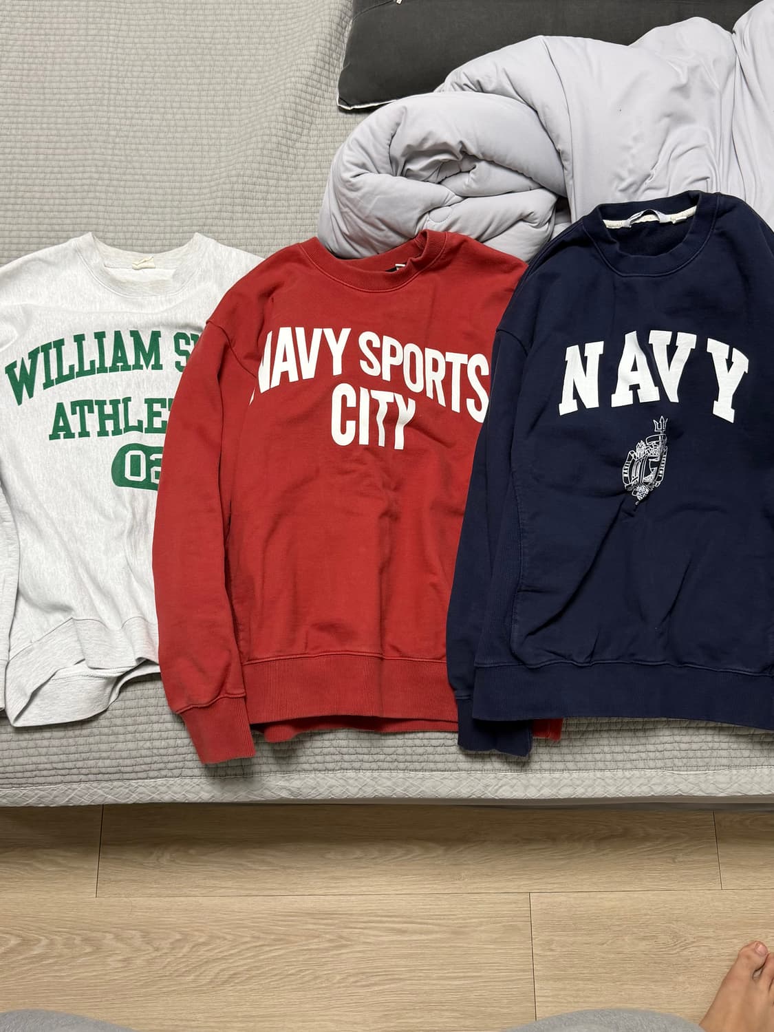 유니폼브릿지 빈티지 느낌 맨투맨들 상품이미지1