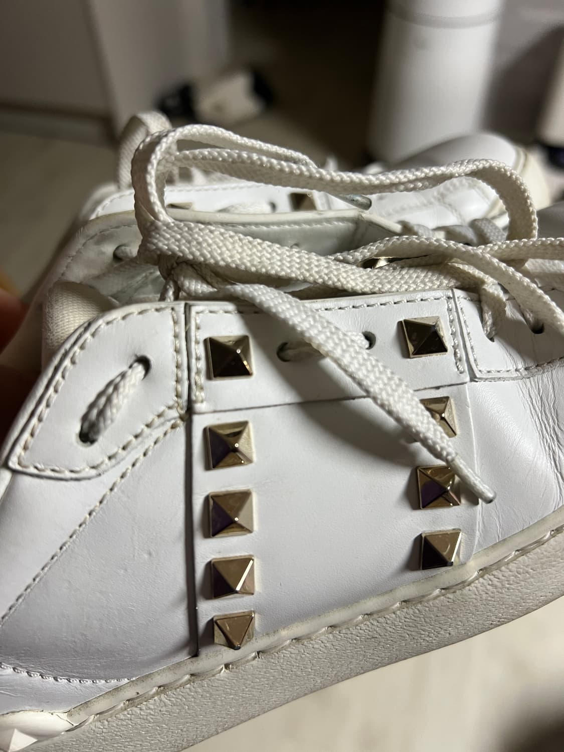 발렌티노 락스터드 스니커즈 37 상품이미지3