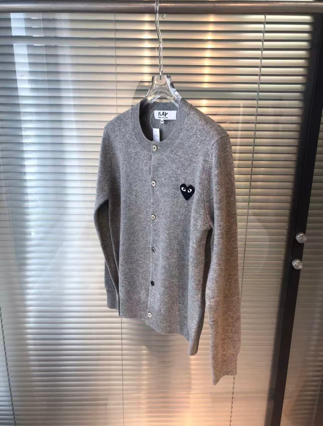플레이 꼼데가르송 레드 하트 니트 가디건 그레이 M 상품이미지2