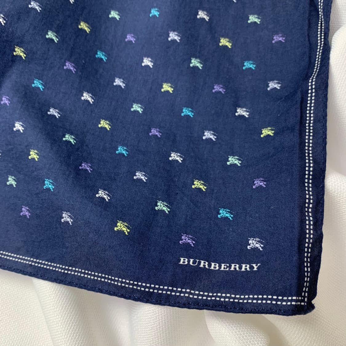 [정품] 버버리 네이비 패턴 손수건 스카프 반다나 상품이미지2