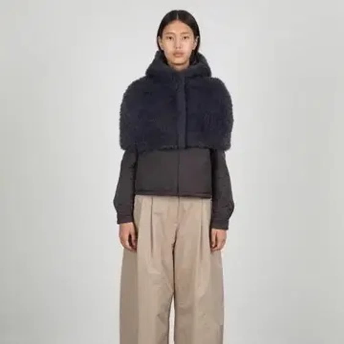 아모멘토 퍼 후드 케이프 차콜 상품이미지1