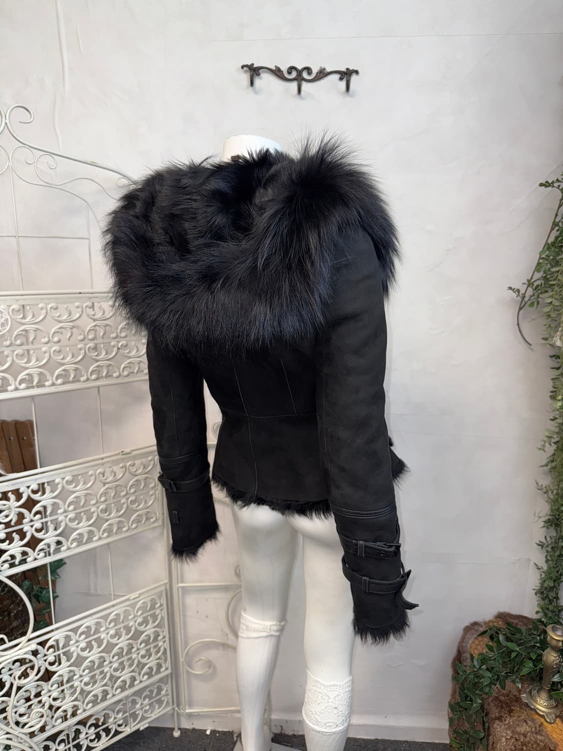 Black lamb skin buckled fur hood mustang 상품이미지7