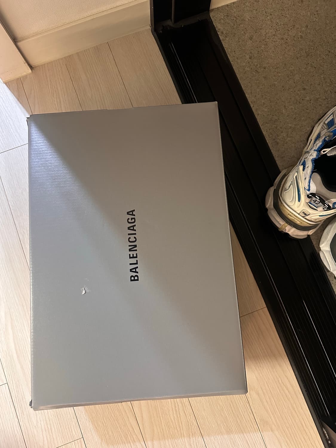 발렌시아가 뉴러너 블루 42사이즈 판매 상품이미지6