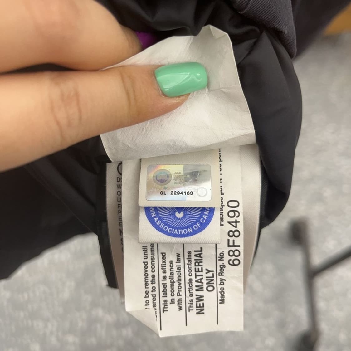 캐나다구스 몬테벨로 하이넥 덕다운 슬림핏 깃털 패딩  XS C07222 상품이미지6