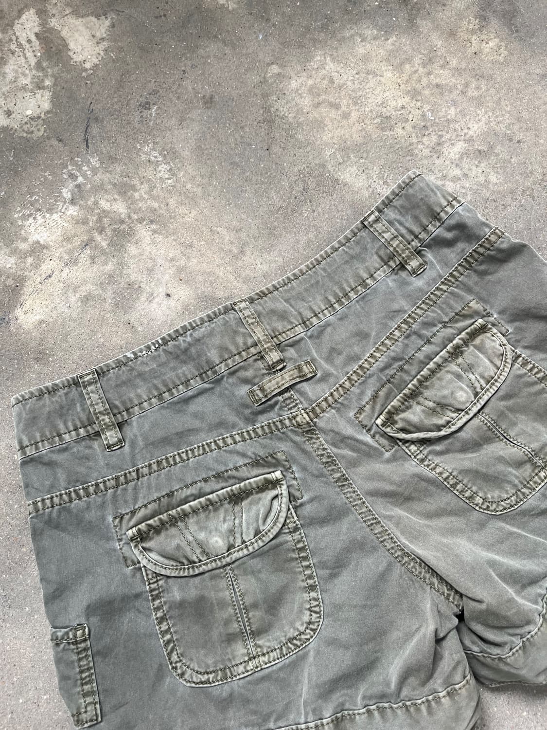 Uniqlo 카키 밀리터리 스트링 숏팬츠 상품이미지4