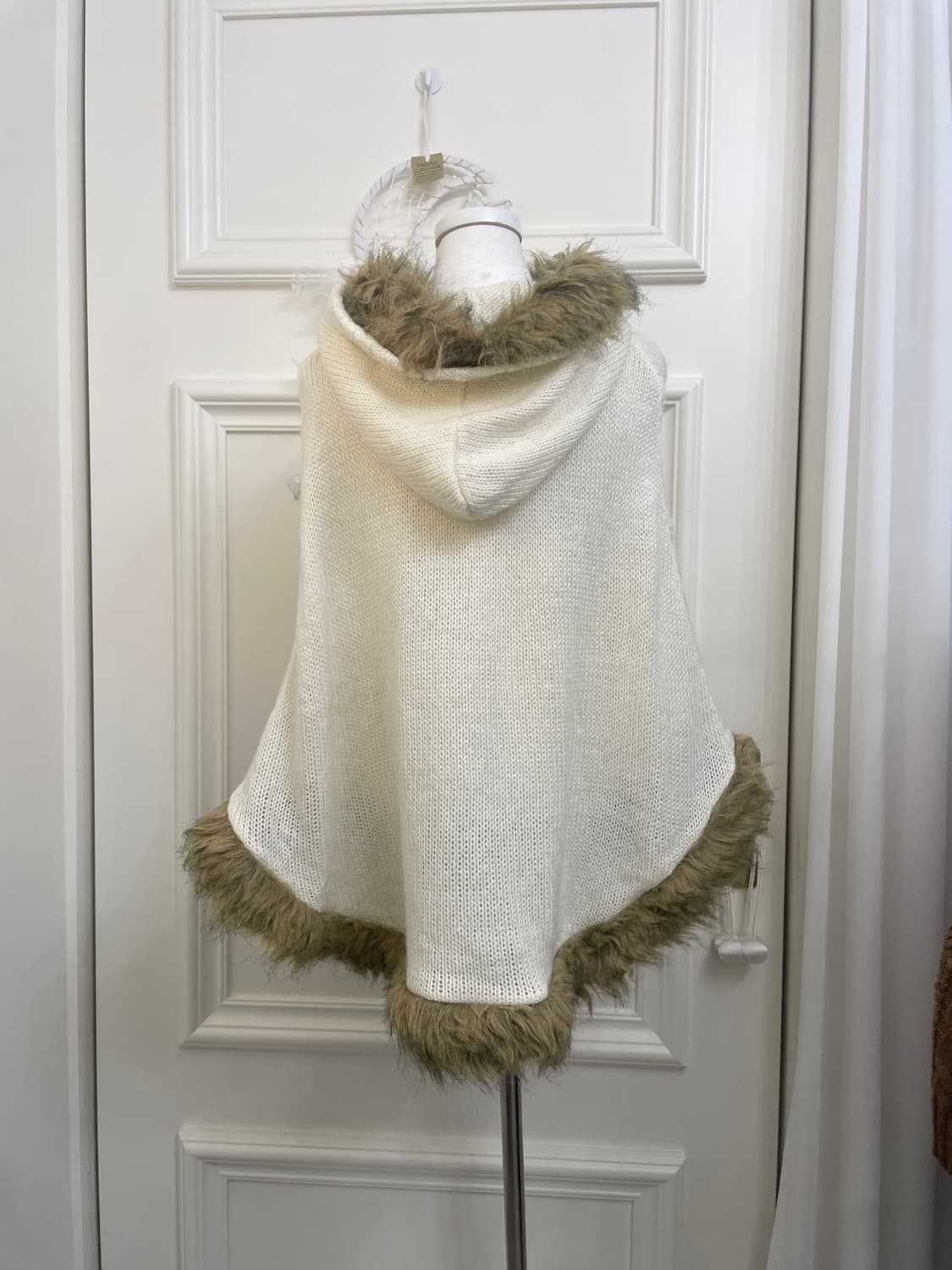ivory twist knit brown fur cape 상품이미지3