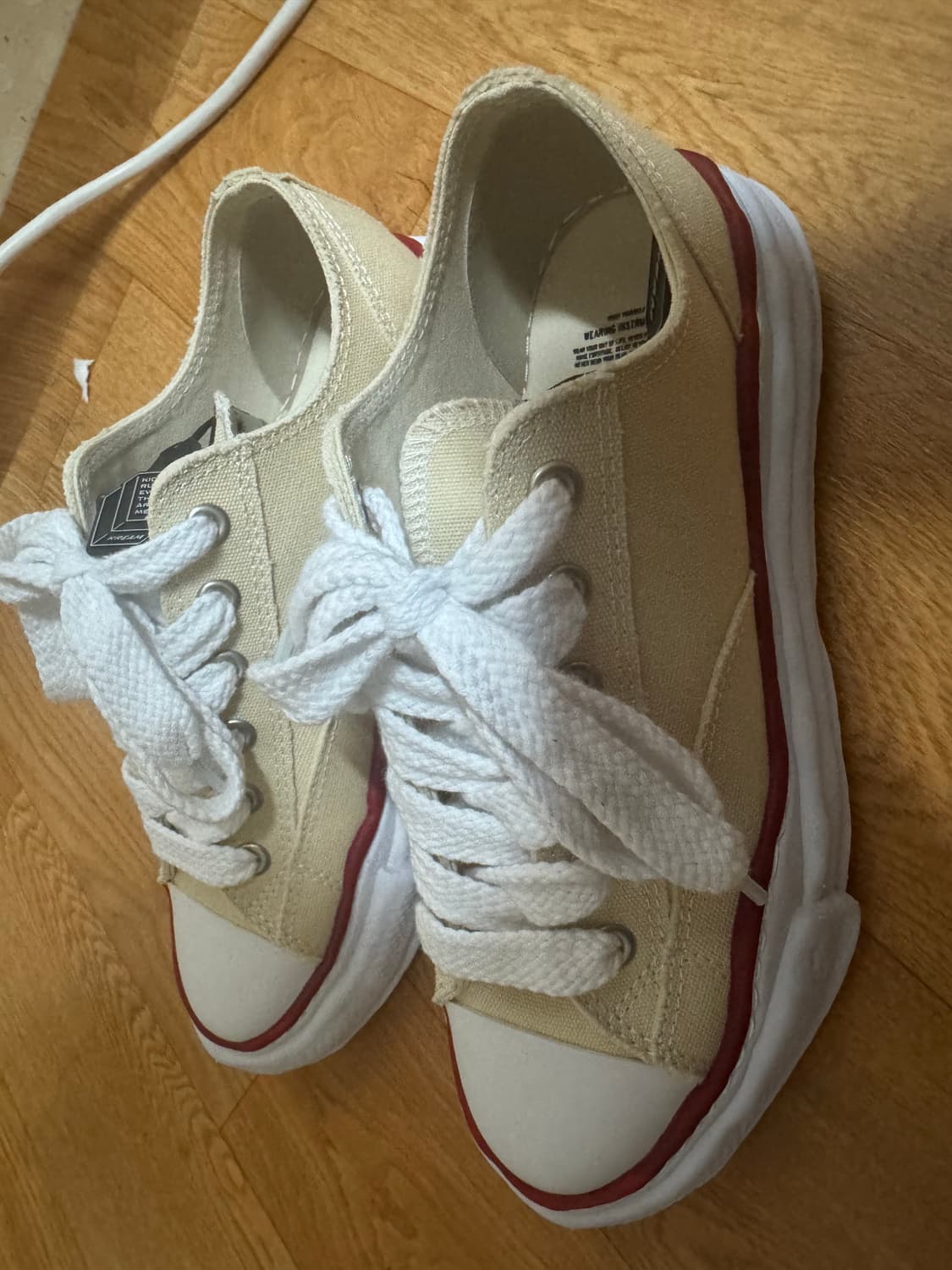 메종 미하라 야스히로 피터슨 OG 솔 캔버스 로우탑 스니커즈 내츄럴 상품이미지1