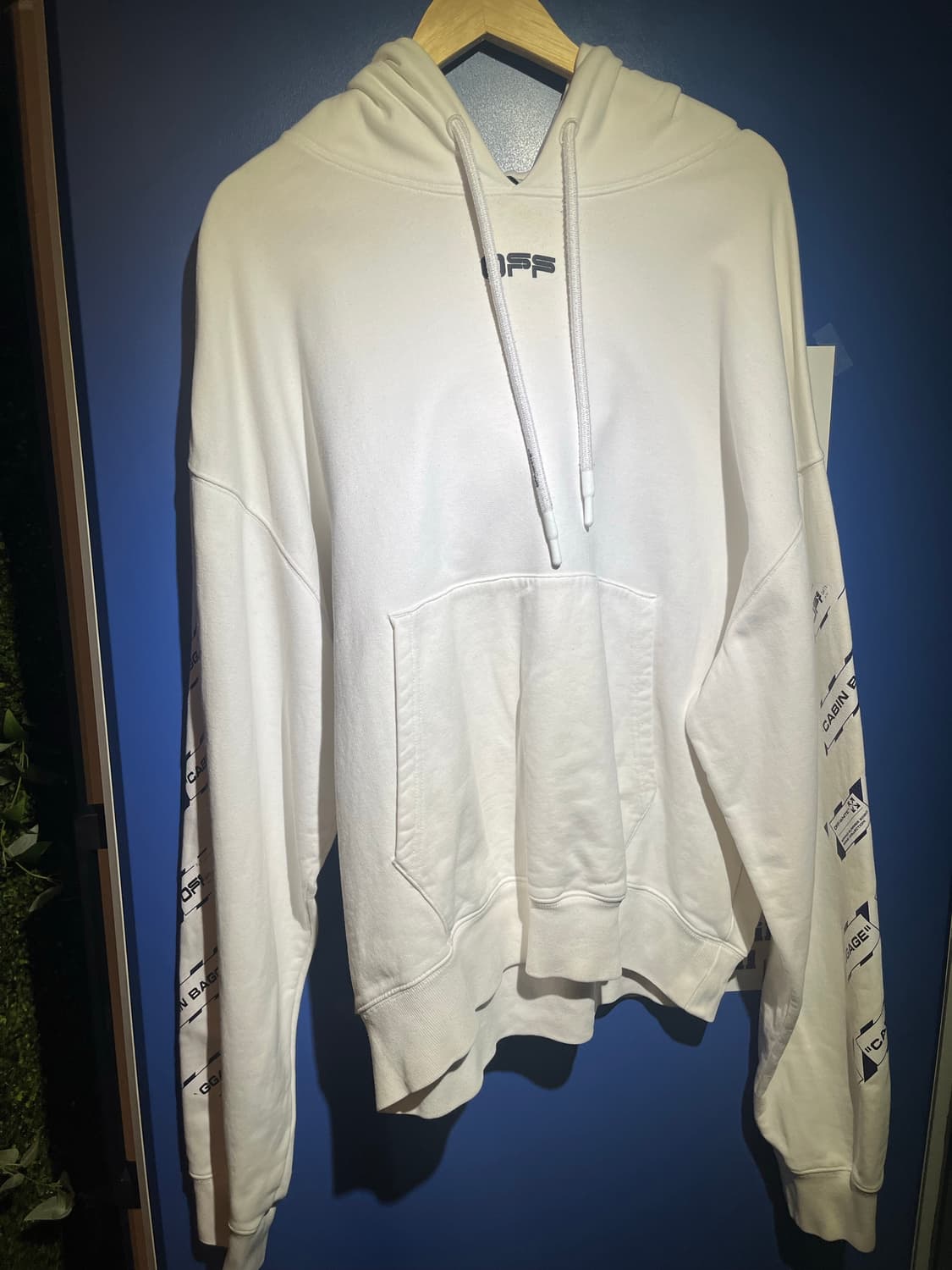 오프화이트 후드티 상품이미지1