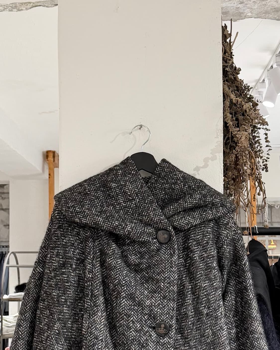 비비안웨스트우드 그레이 헤링본 울 숄 코트 상품이미지4