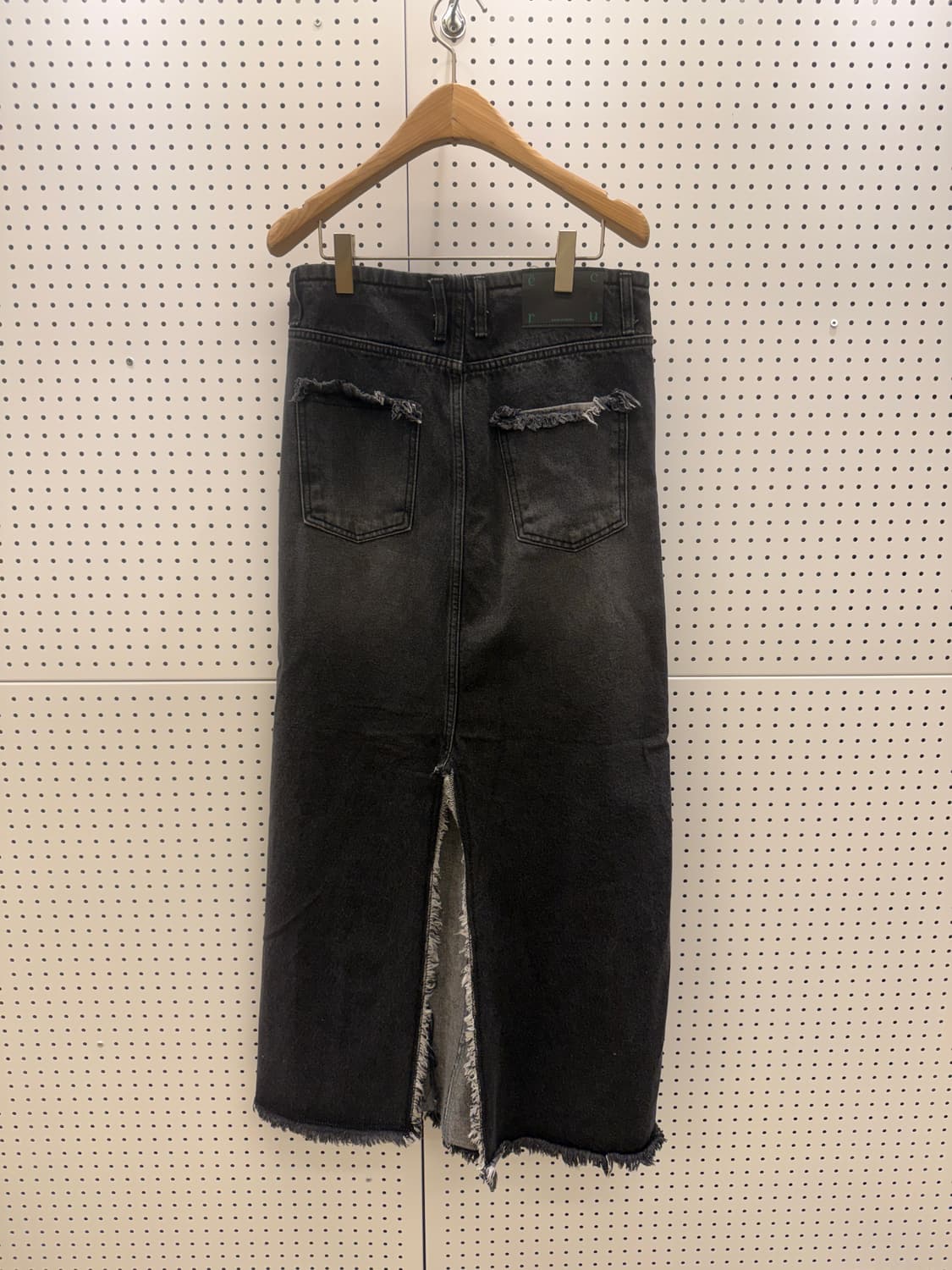 블랙 워시드 컷오프 데님 롱 스커트 U717 상품이미지3