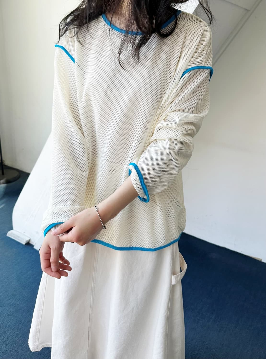 Loose gauge wide silhouette mesh top 상품이미지7