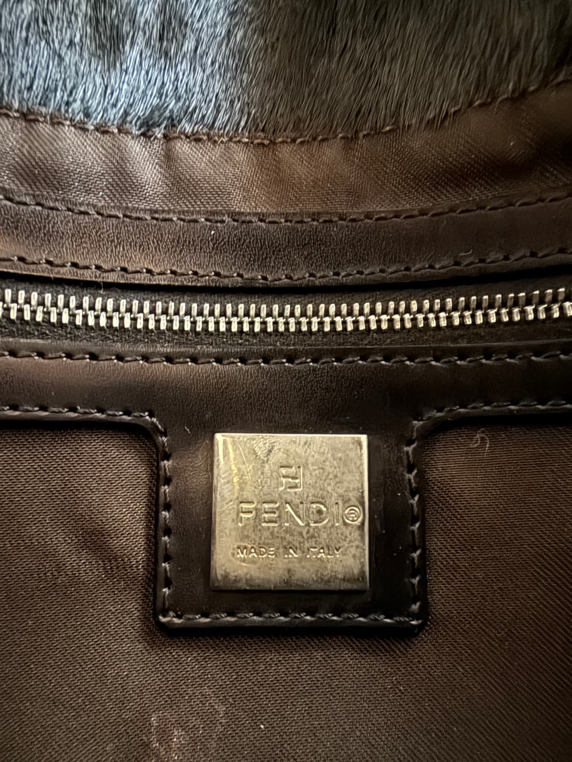 펜디(FENDI) 블랙 송치 바게트 숄더백(ITALY) 상품이미지9