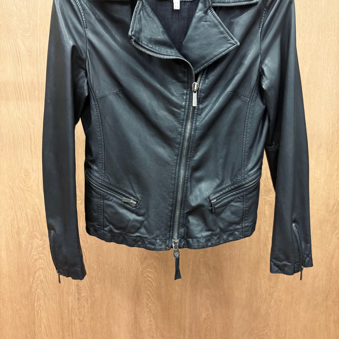 아르마니 진스 레더 자켓 투웨이 클로징 소매 지퍼 디테일 슬림핏 블랙 상품이미지5