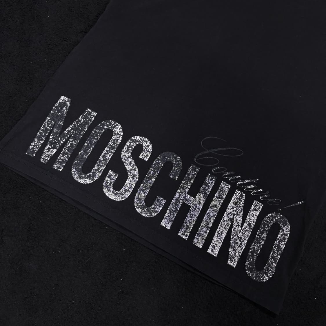 모스키노 MOSCHINO 블랙 빅로고 반팔티 상품이미지3