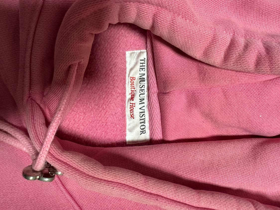 더뮤지엄비지터 스프레이 후드티 상품이미지3