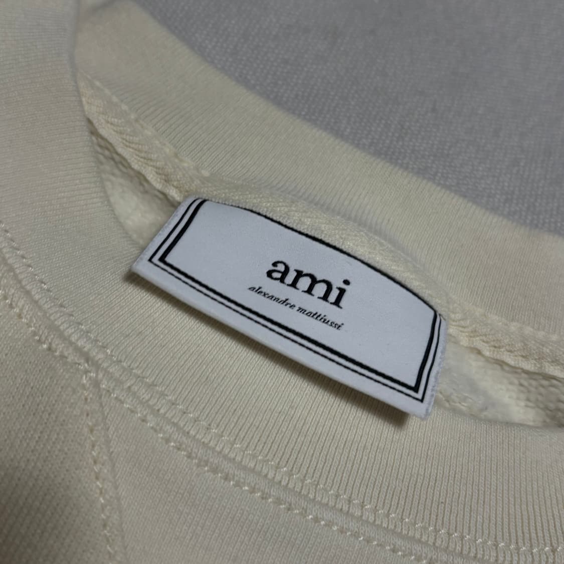 아미 아이보리 맨투맨 상품이미지5