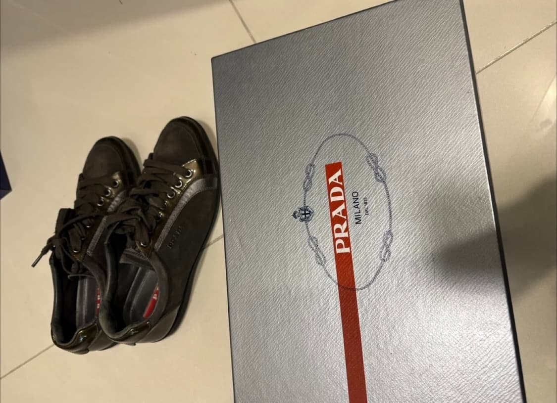 프라다 스웨이드 스니커즈 상품이미지1