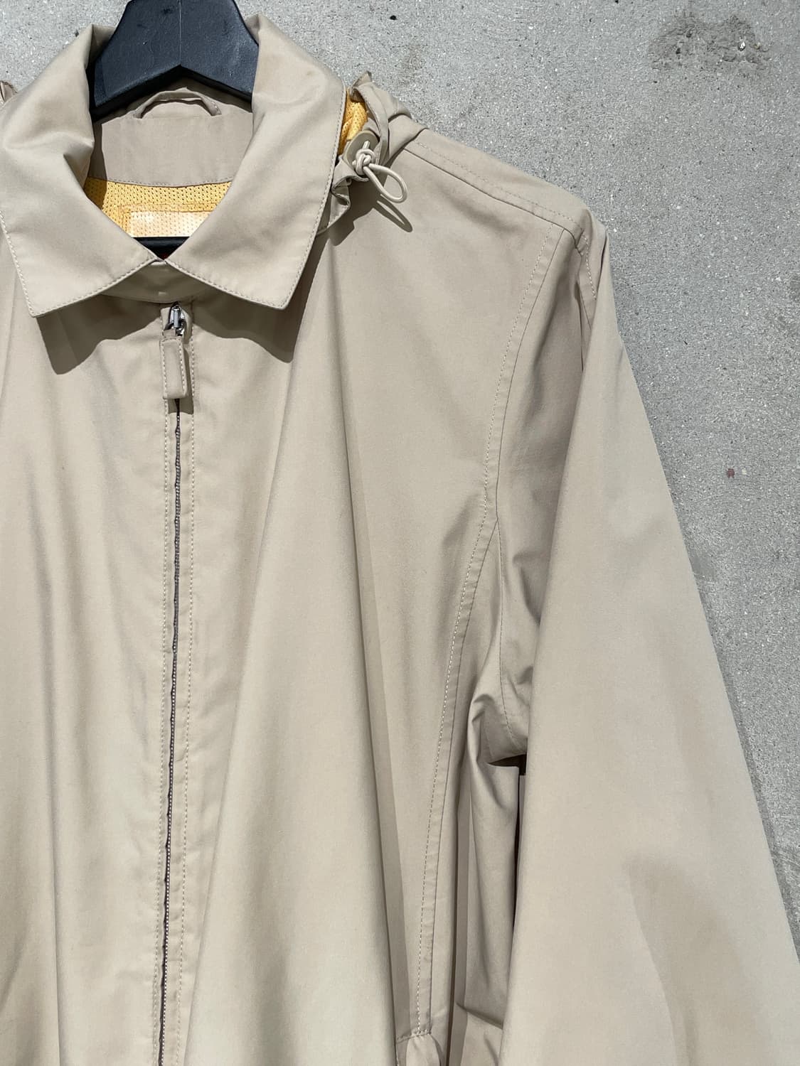 프라다 레드탭 베이지 고어텍스 폴리에스터 파카 상품이미지3