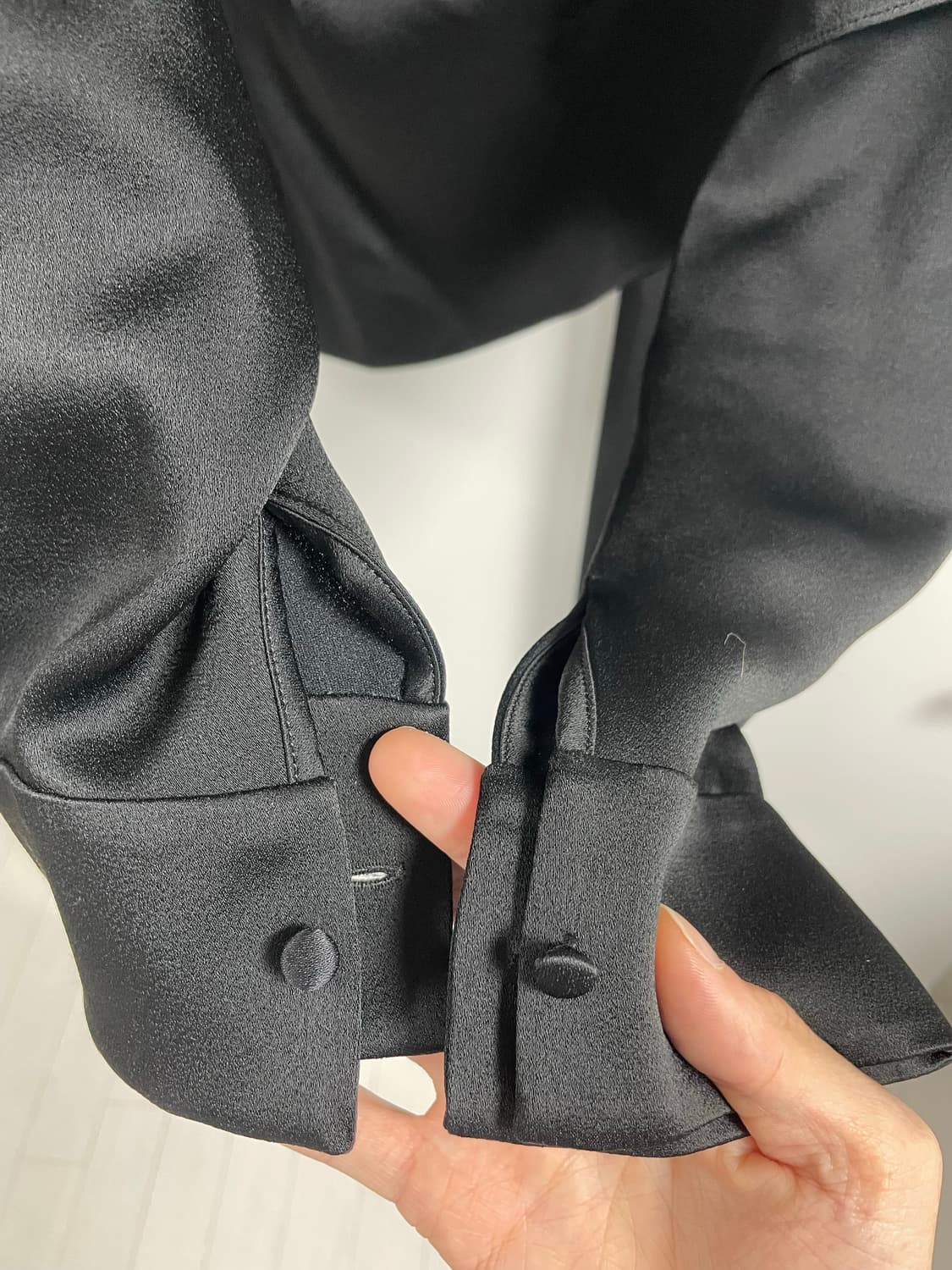 생로랑 23aw 새틴 탑 상품이미지6