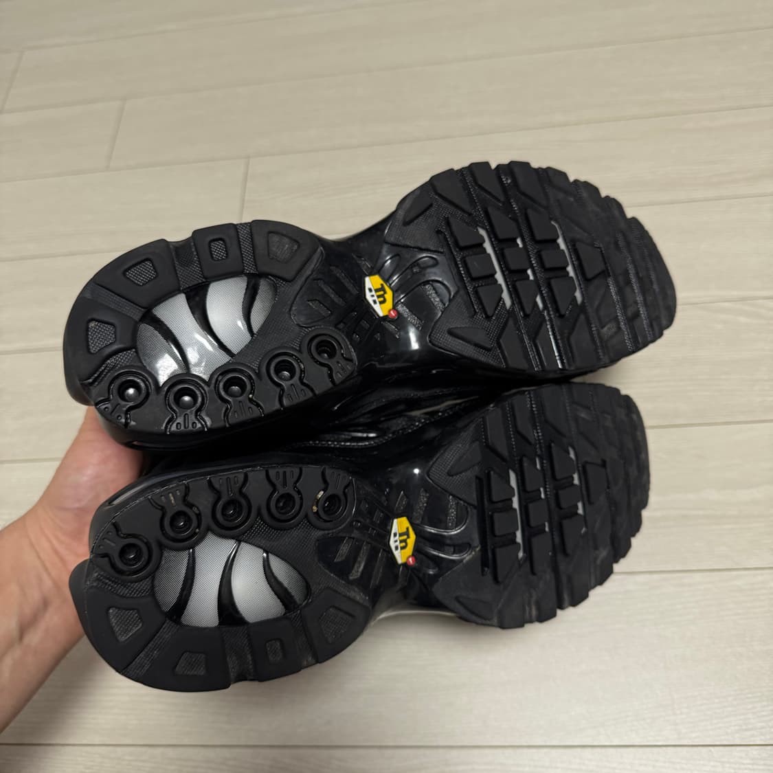 나이키 에어맥스 플러스 트리플블랙 300사이즈 상품이미지7