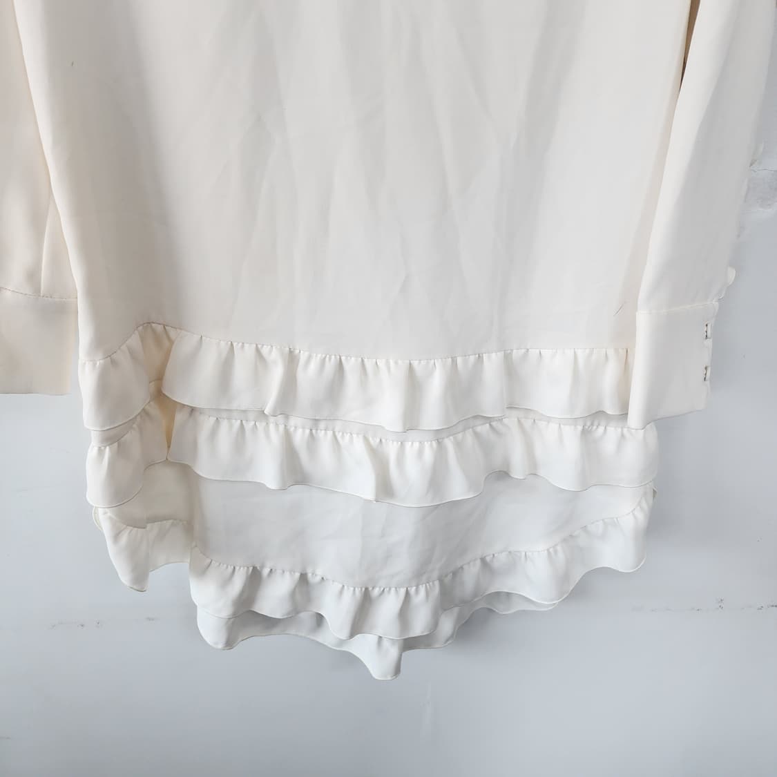 럭키슈에뜨 아이보리 프릴 블라우스 상품이미지4