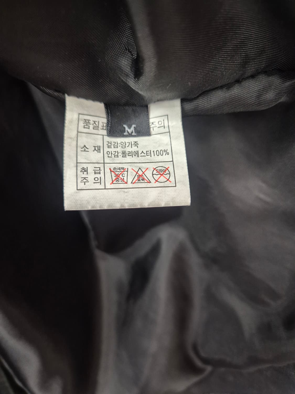 클래식한 디자인의 블랙 가죽 라이더 M
사이즈  상품이미지7