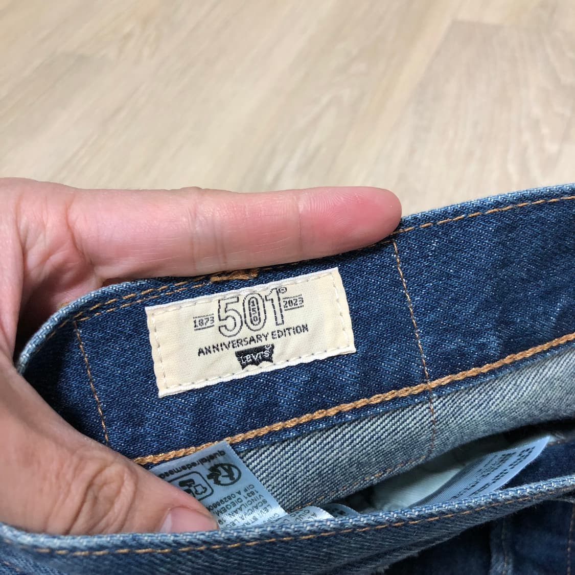 (34) 리바이스 501 150 주년 스트레이트핏 디스트로이드 연청데님 상품이미지3