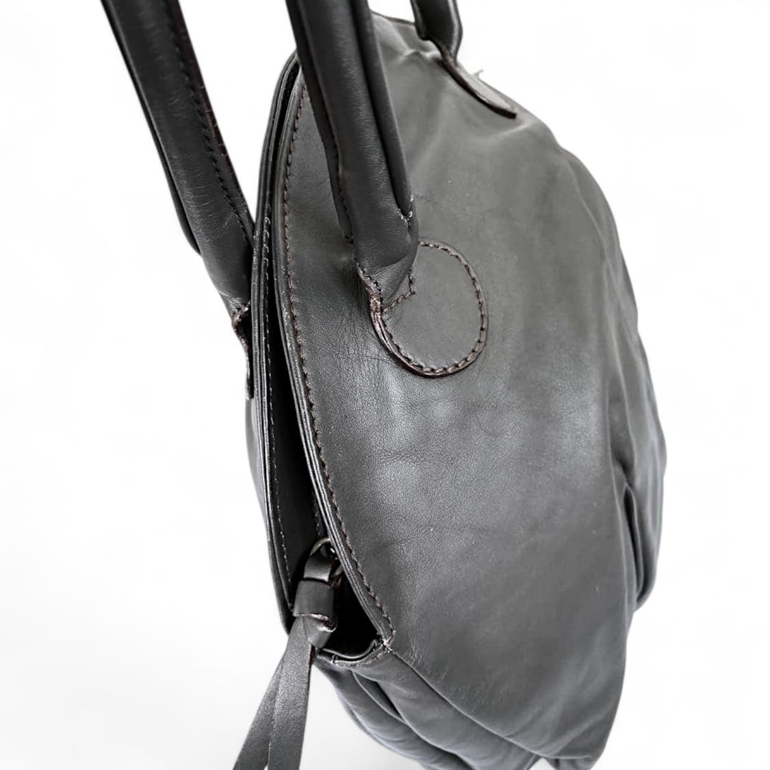 나인티퍼스트 유토피아 소가죽 라운드 토트백 꼼데가르송 이세이미야케 스타일 상품이미지6