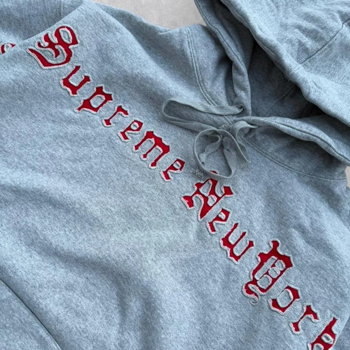 [뉴욕 매장구매] 슈프림 콘트라스트 컷아웃 후드 스웨트셔츠 헤더 그레이 상품이미지4