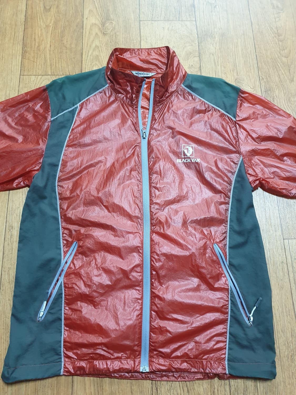 1116 블랙야크 아웃도어 바람막이 100 사이즈입니다 상품이미지1