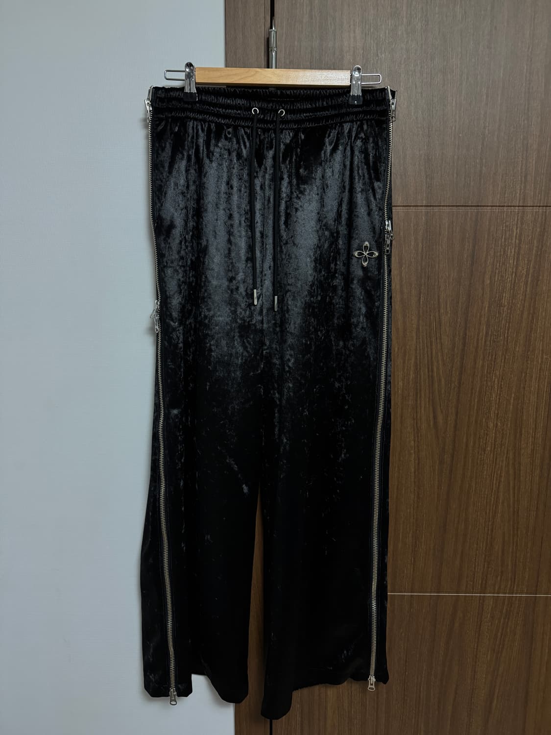 써저리 사이드 벨벳 트랙 팬츠 상품이미지1