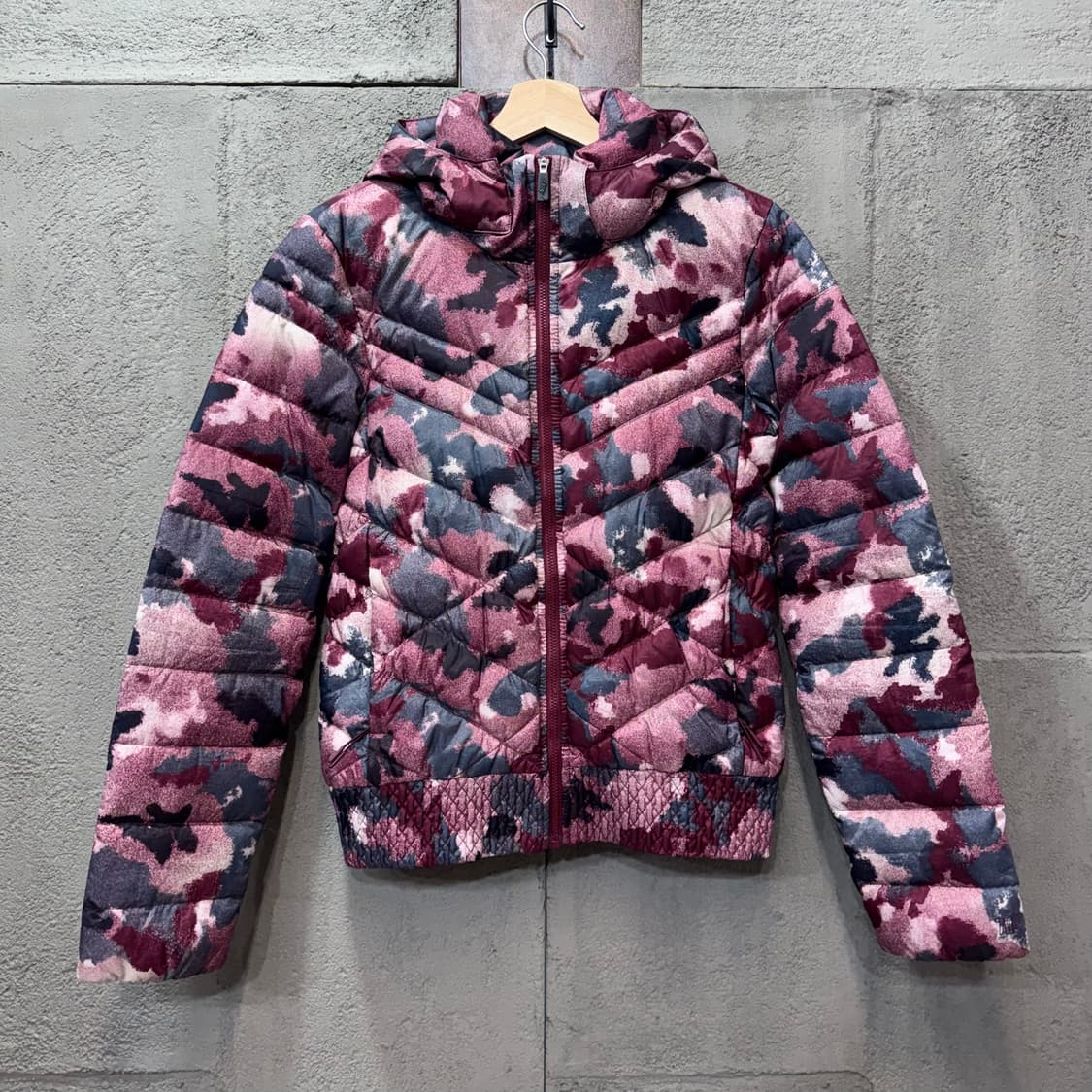 나이키 우먼스 카모플라쥬 구스다운 경량 패딩 (M) 상품이미지1