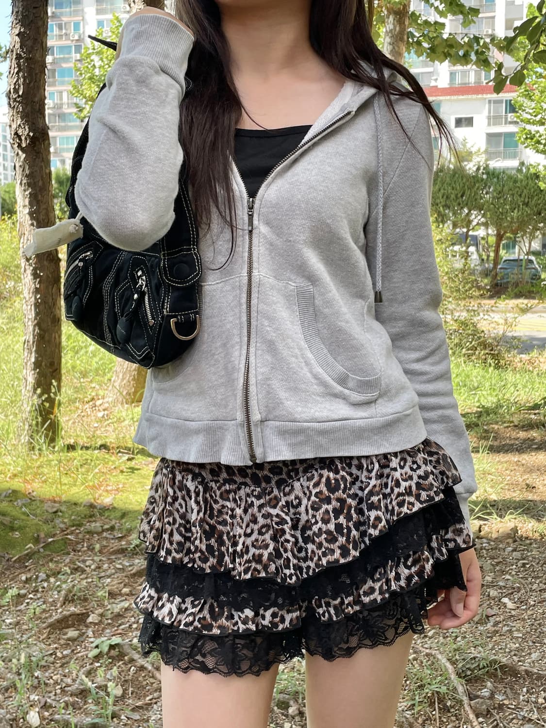 어스뮤직앤이콜로지 그레이 후드집업 상품이미지4