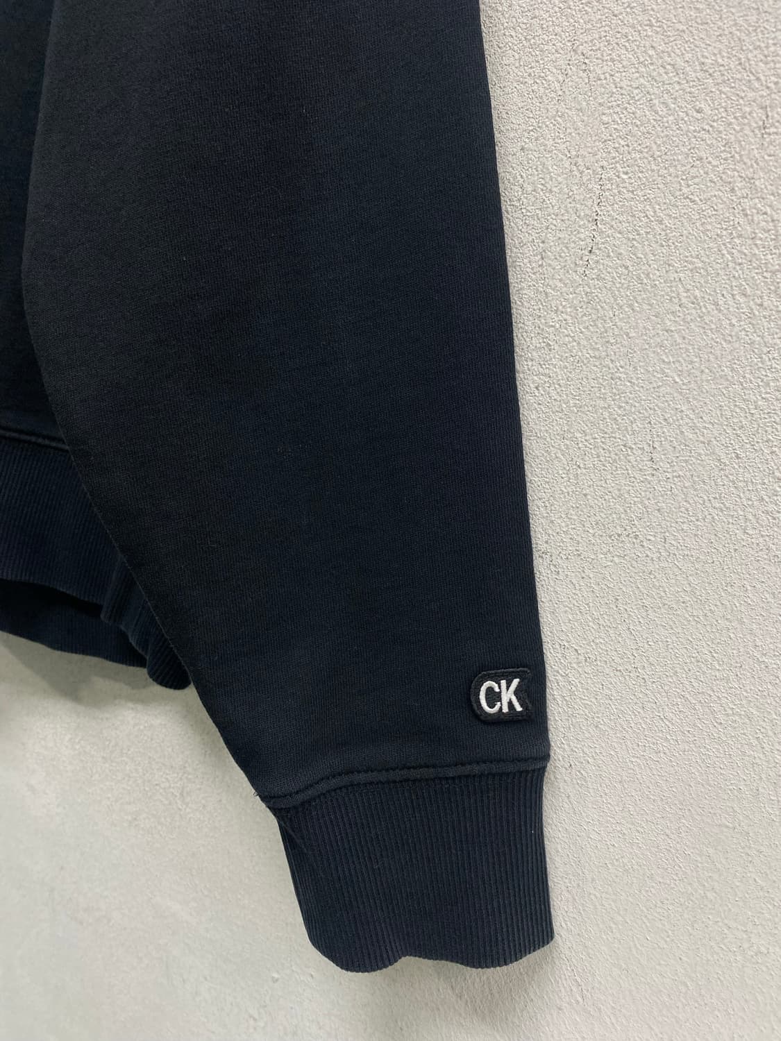 CK 캘빈클라인 라인 맨투맨 XS 상품이미지5