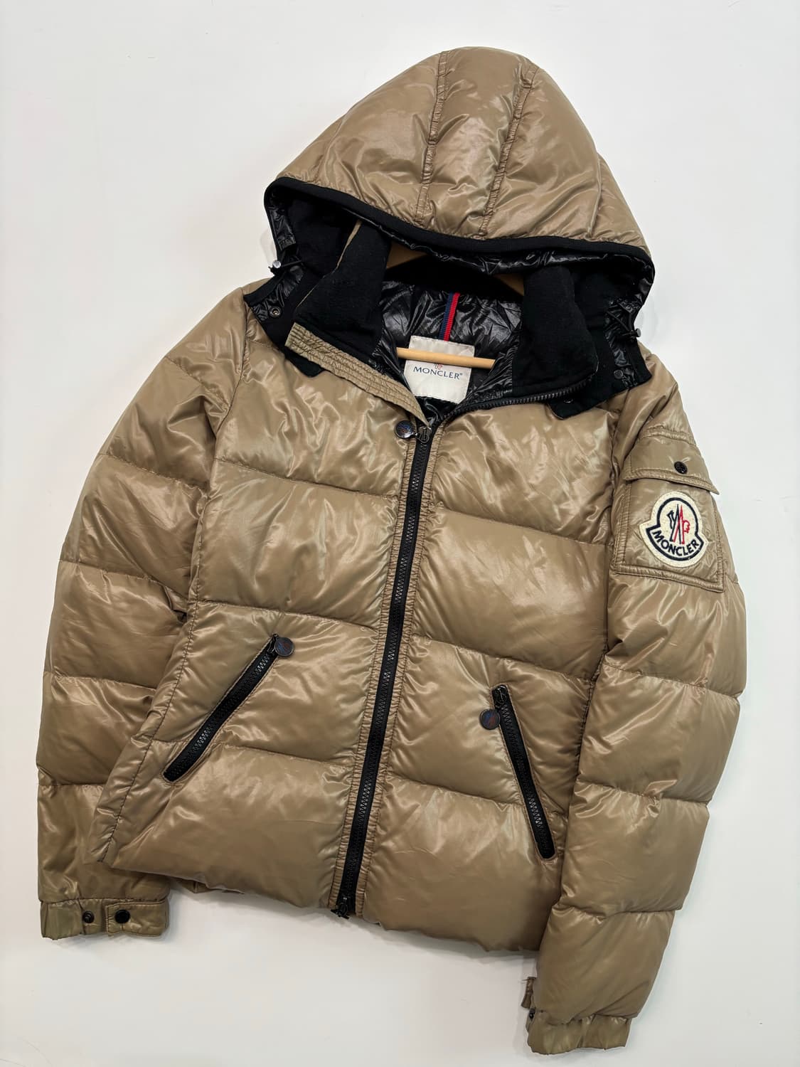 Moncler 몽클레어 베이지컬러 덕다운 패딩 자켓 상품이미지4